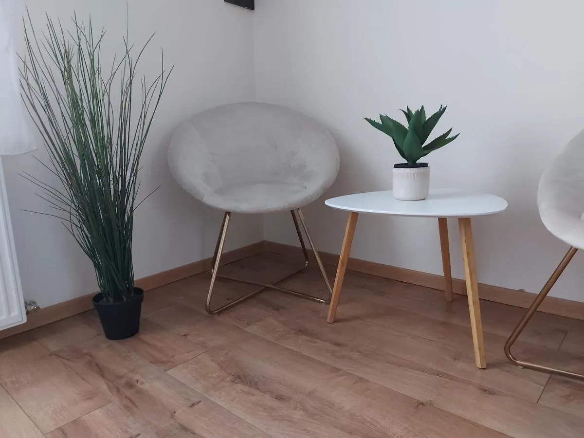 Crystal Apartman Eğri 0*,  Macaristan
